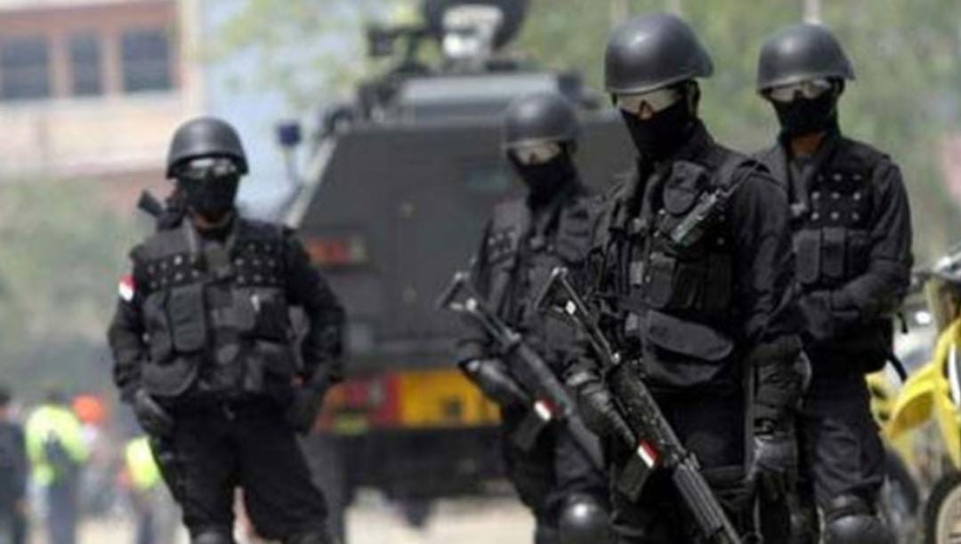 Densus 88 Anti Teror Amankan Terduga Teroris di Jeteng