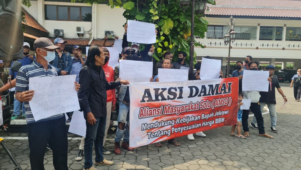 Pro-Kontra Kenaikan BBM Subsidi, Sejumlah Massa Datangi DPRD Dukung Kebijakan Pemerintah