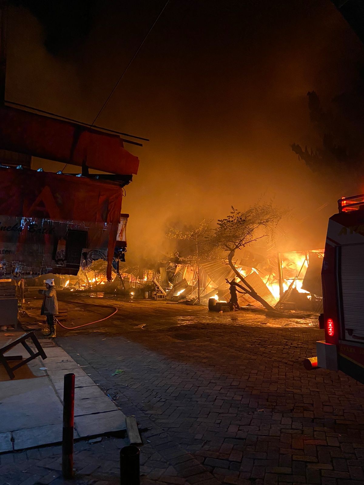 Kebakaran Di Relokasi Pasar Johar Semarang