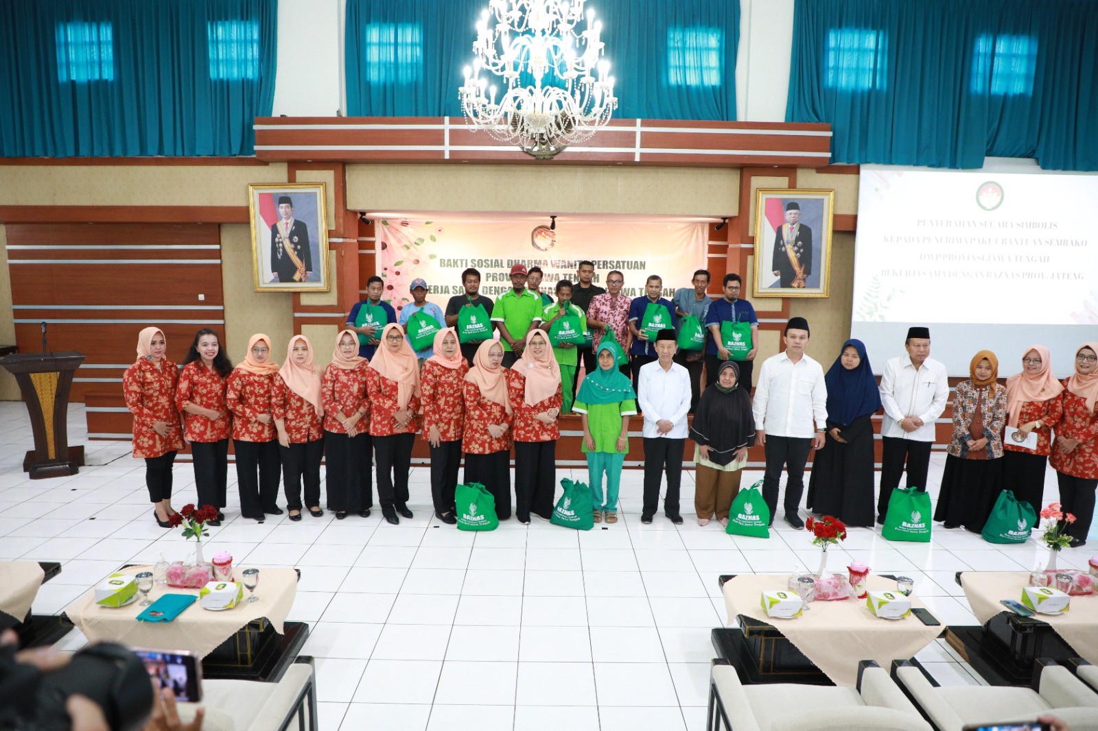 Jelang HUT Ke-24, DWP Jateng Bagikan Paket Sembako Untuk Kaum Dhuafa