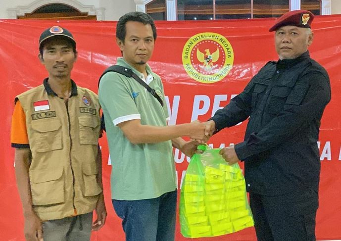 Binda Jateng Berikan Makanan Sahur Bagi Pengungsi Banjir Demak